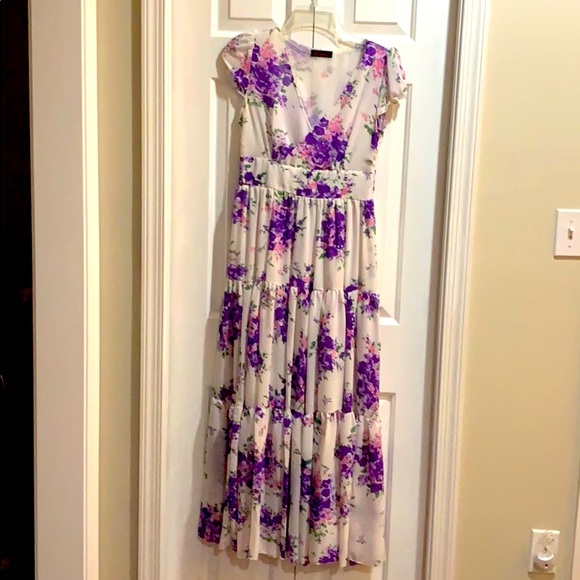 Dresses & Skirts - New Stunning flora long dress